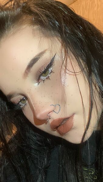  ,   Yana, 21 ,   