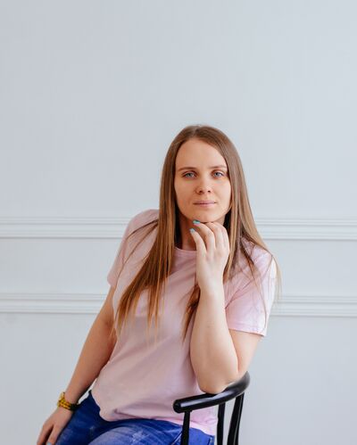  ,   Elena Flores, 28 ,   c 