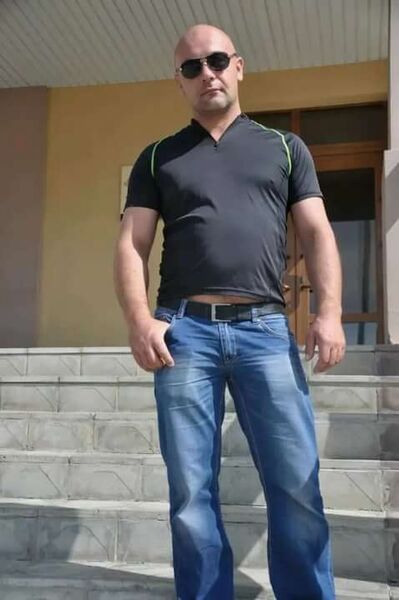  ,   Arman, 44 ,   ,   