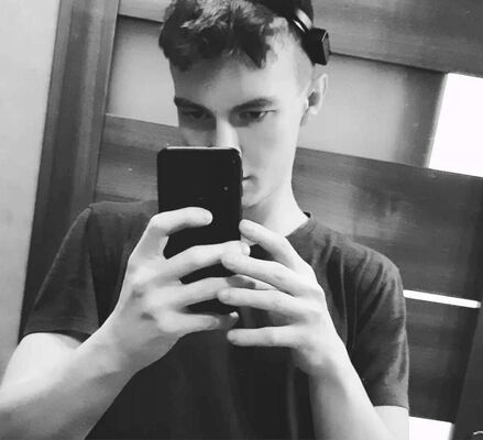  ,   Vladislav, 27 ,     