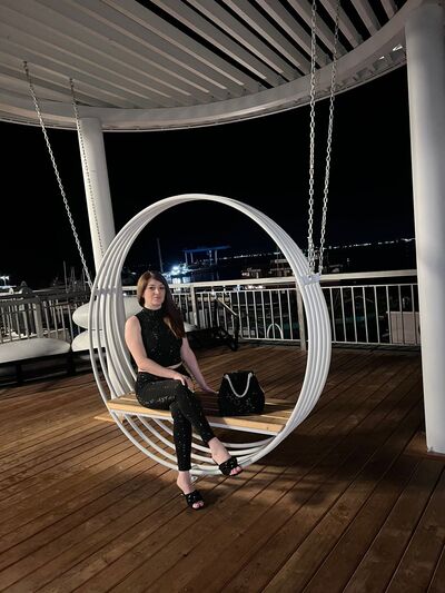  ,   Anna, 44 ,  