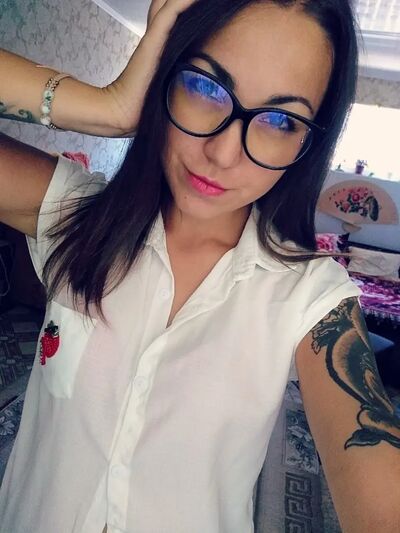  ,   Viktoria, 35 ,   ,   