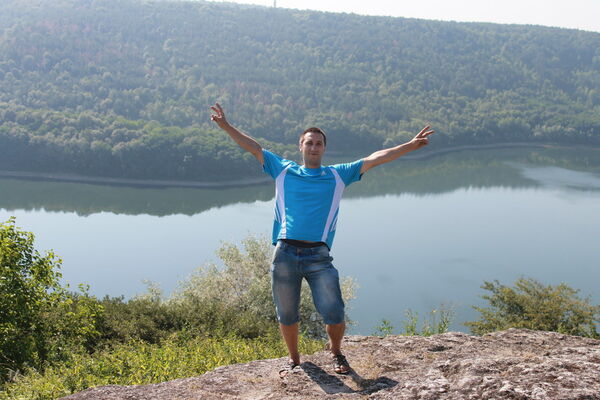  ,   Viktor, 34 ,  