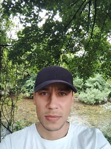  ,   Ruslan, 40 ,  