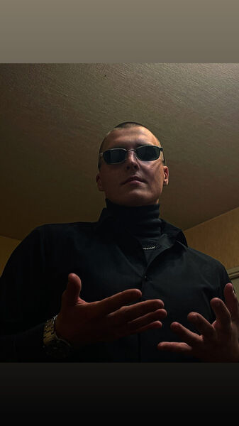  ,   Artem, 21 ,   ,   , c , 