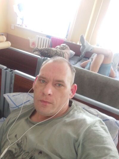  ,   Stas, 32 ,   