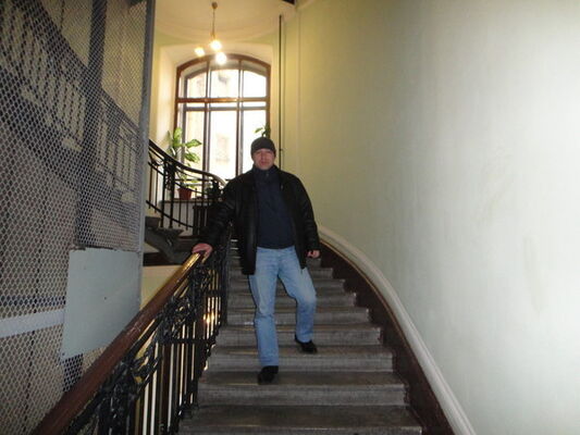  ,   Dima, 44 ,   