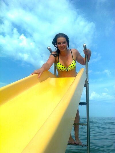  ,   Elena, 32 ,  