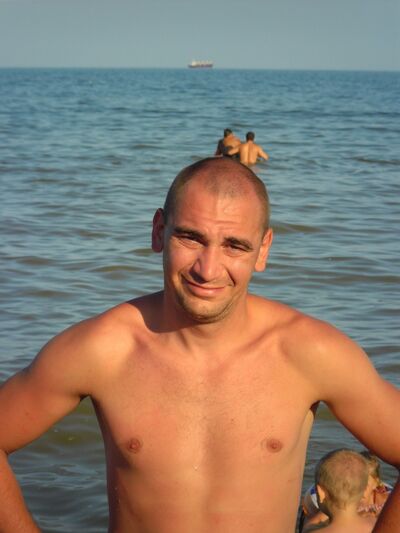  ,   Alex, 44 ,   