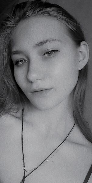  ,   Angelina, 21 ,   