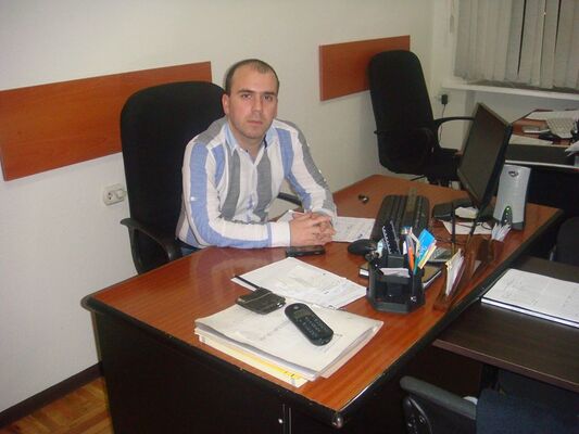  ,   Narek, 37 ,  
