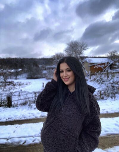  -,   Adriana, 22 ,   ,   