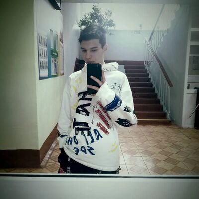  ,   Maxim, 21 ,   ,   