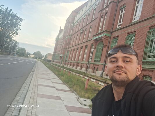  ,   Leonid, 32 ,   c 