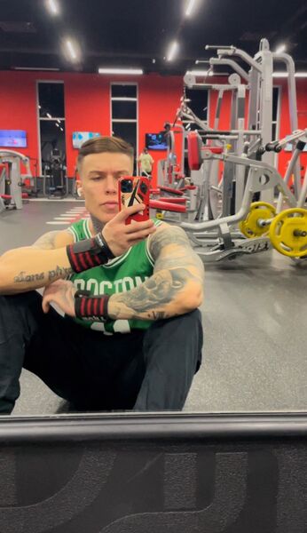  ,   Alex, 32 ,   