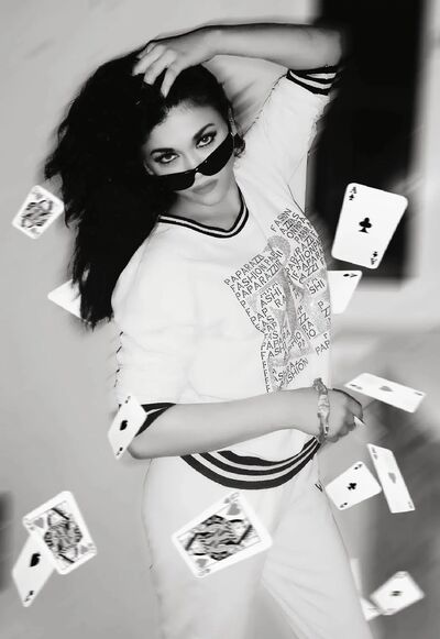   ,   Regina, 25 ,     , c 