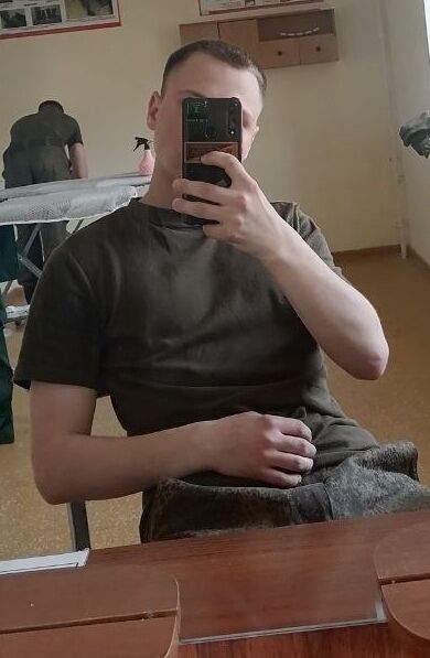  35318881  Ivan, 21 ,    -