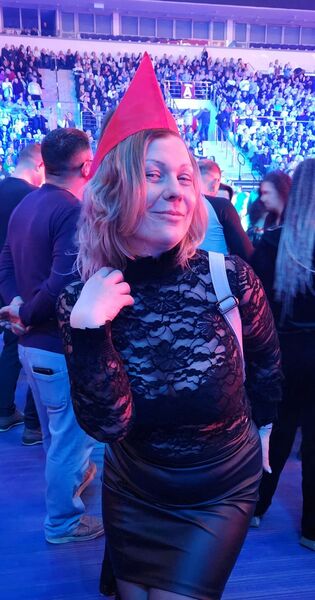  ,   Euphoria, 40 ,   ,   , c 