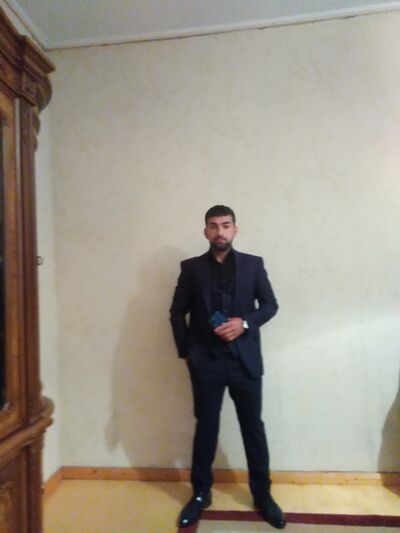  An Cabhan,   Ukranya, 30 ,   ,   