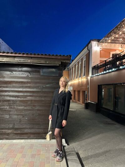  ,   Anna, 18 ,     , c 