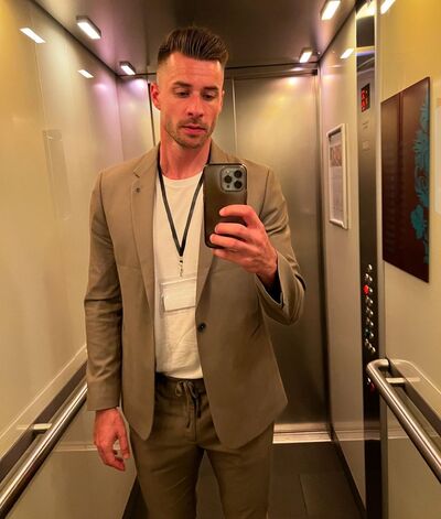  ,   FreddyAlexa, 49 ,   ,   