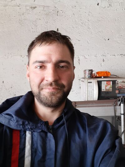  ,   Viktor, 39 ,   ,   