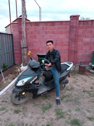 ,   Sundetbek, 25 ,   ,   