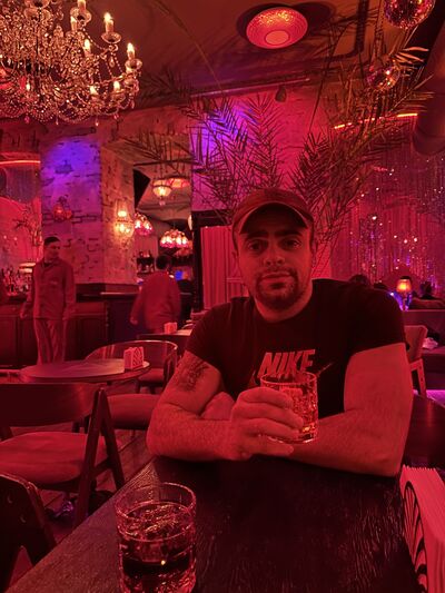  ,   Armen, 24 ,   ,   