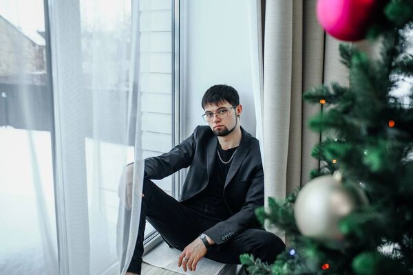  ,   Mikhail, 27 ,   ,   , c , 