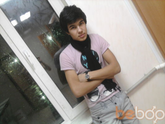  ,   Nik, 34 ,   
