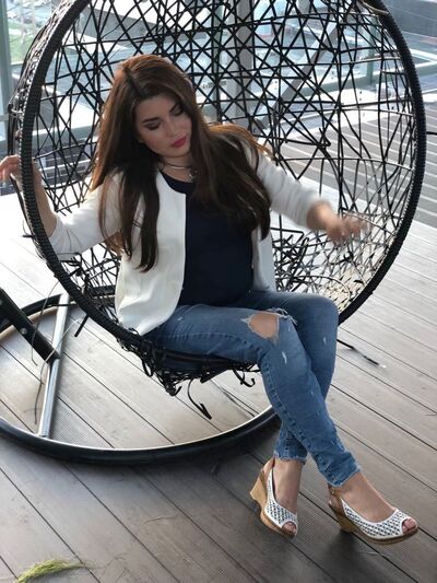  ,   Isabelle, 40 ,  