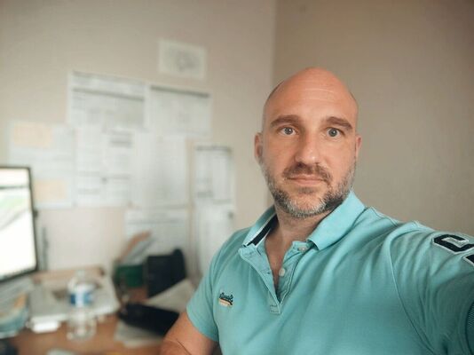 ,   Jeremy, 44 ,   c 