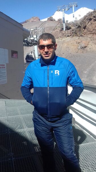  ,   Vugar, 42 ,     , c 