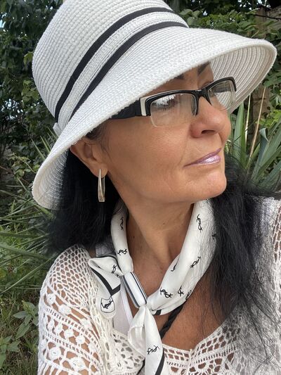  ,   Lubov, 59 ,   c 