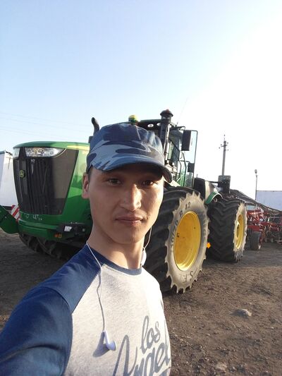  ,   Azat, 32 ,   