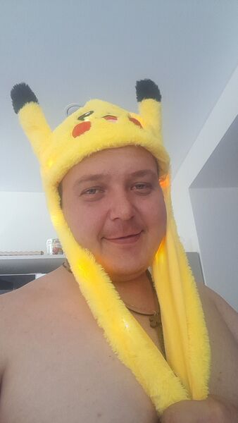  ,   Anton, 32 ,     , c 