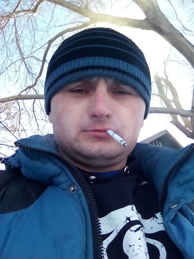  ,   Viktor, 34 ,   