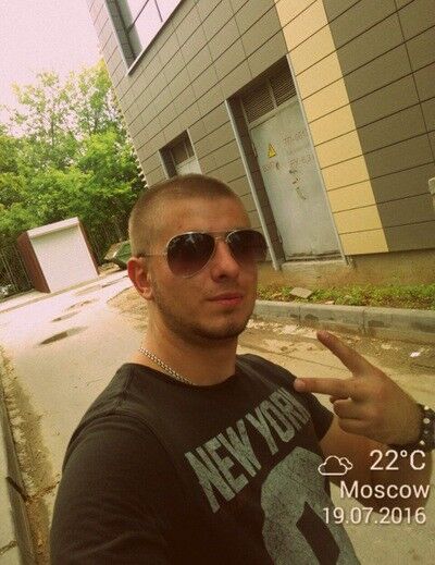  8353061  Maks, 32 ,    