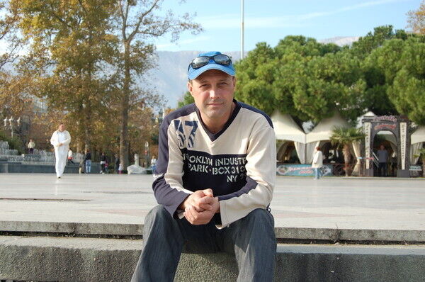  ,   Viktor, 51 ,   ,   