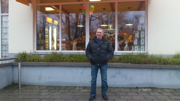  ,   Dima, 52 ,  