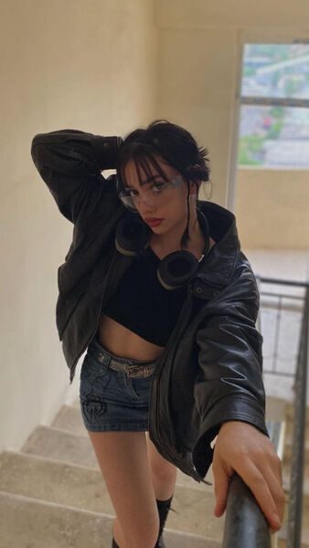  ,   Nezrin, 25 ,   ,   