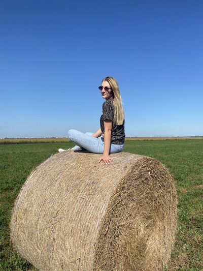 ,   Daria, 28 ,   c 