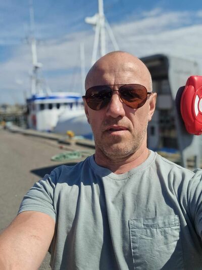  ,   Tomas, 47 ,   ,   