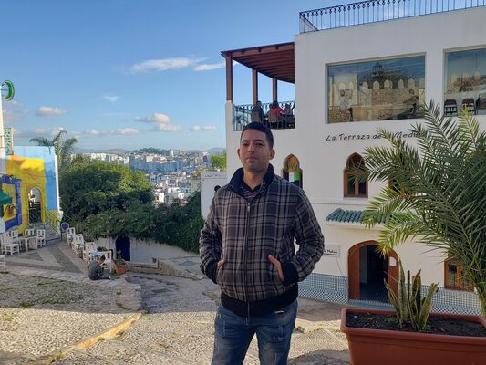  ,   Aziz, 42 ,   ,   , c 
