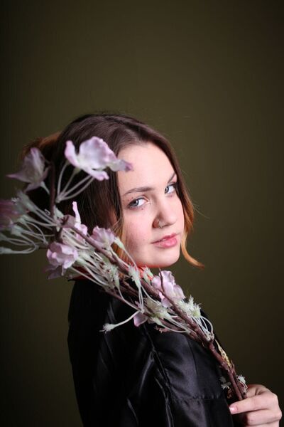  ,   Julia, 19 ,   ,   