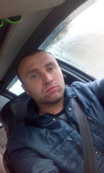  ,   Pavel, 34 ,   