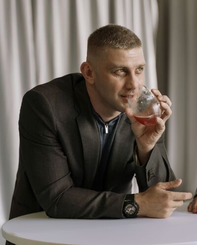  ,   Artem, 37 ,     , c 