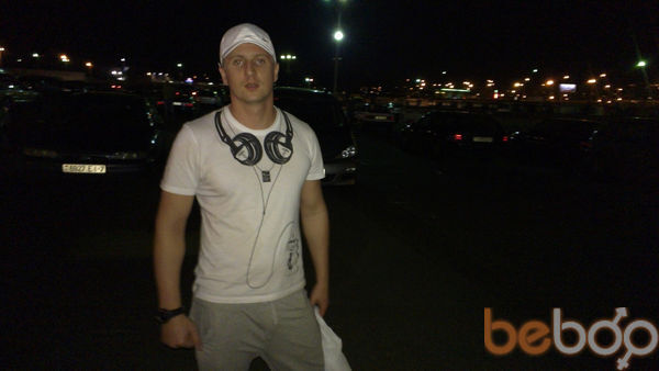  ,   Marik, 40 ,  