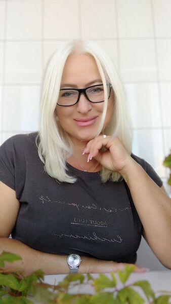  ,   Eva, 47 ,   c 