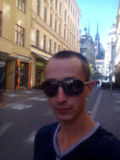  ,   Fox, 32 ,   